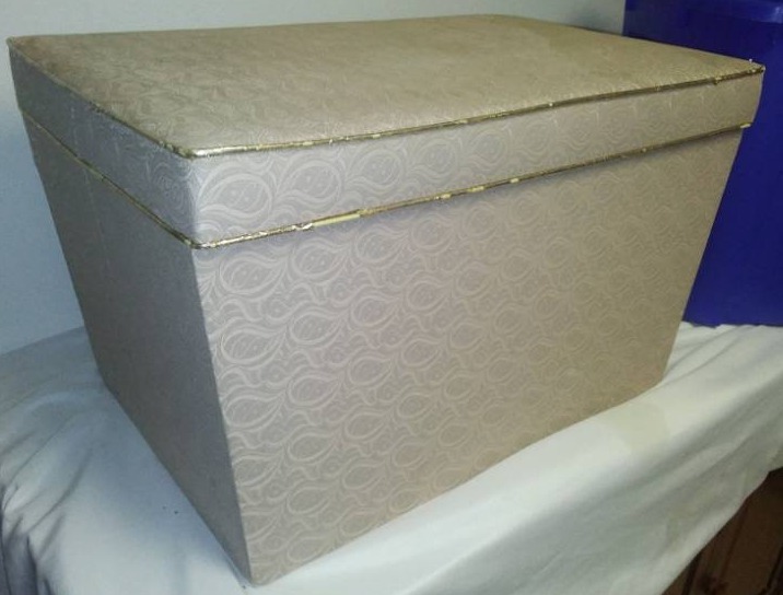 lot 87 image: Mid-century modern circa 1950 storage ottoman bench. Nice vinyl