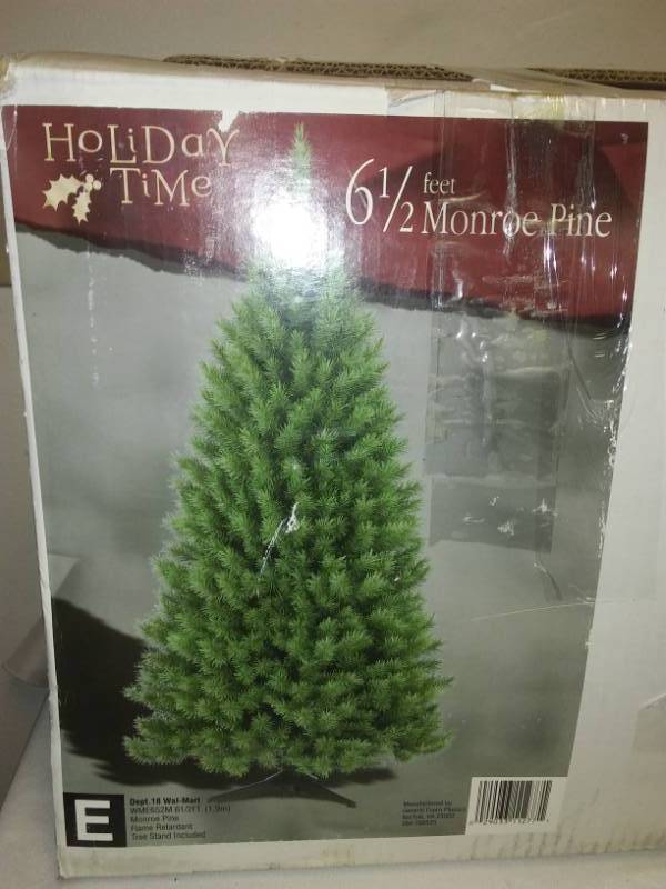 lot 94 image: Holiday Christmas tree, 6.5 feet.