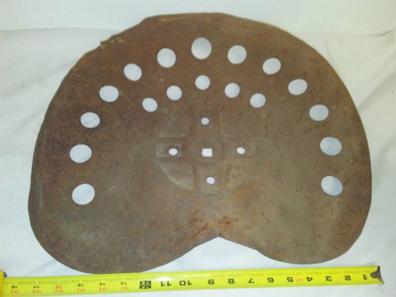 lot 102 image: Antique metal tractor, Implement seat.