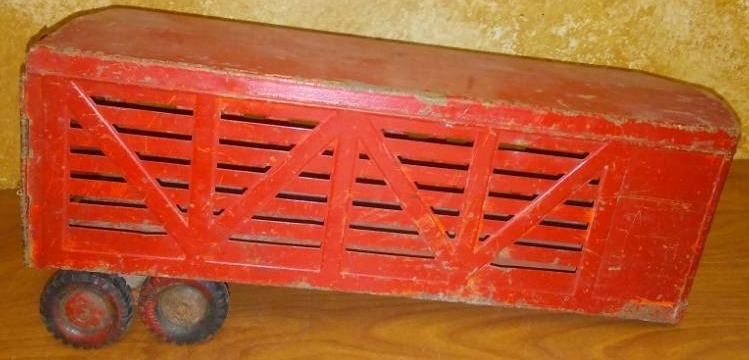 lot 141 image: Structo cattle trailer - good condition.