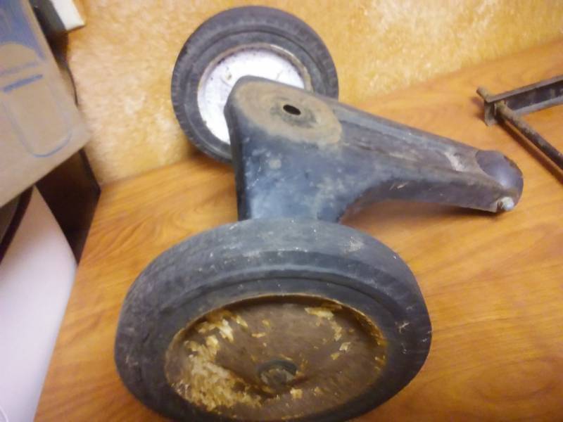 lot 152 image: Replacement wagon parts, vintage.