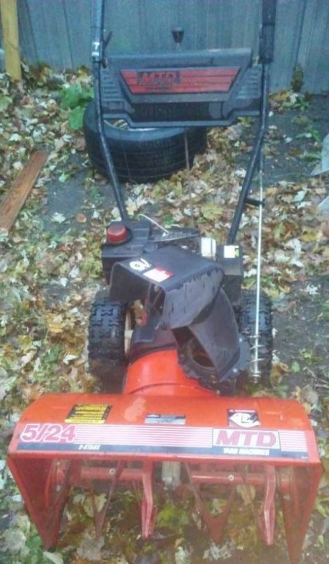 lot 161 image: Snow blower MTD 5  24 - STARTS AND RUNS