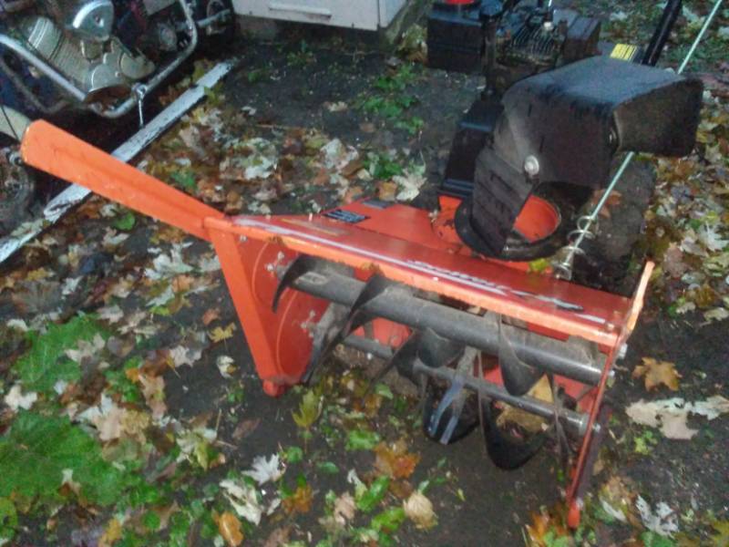 lot 163 image: Snow blower Yard-Man Starts & Runs  SnoWolf 524.
