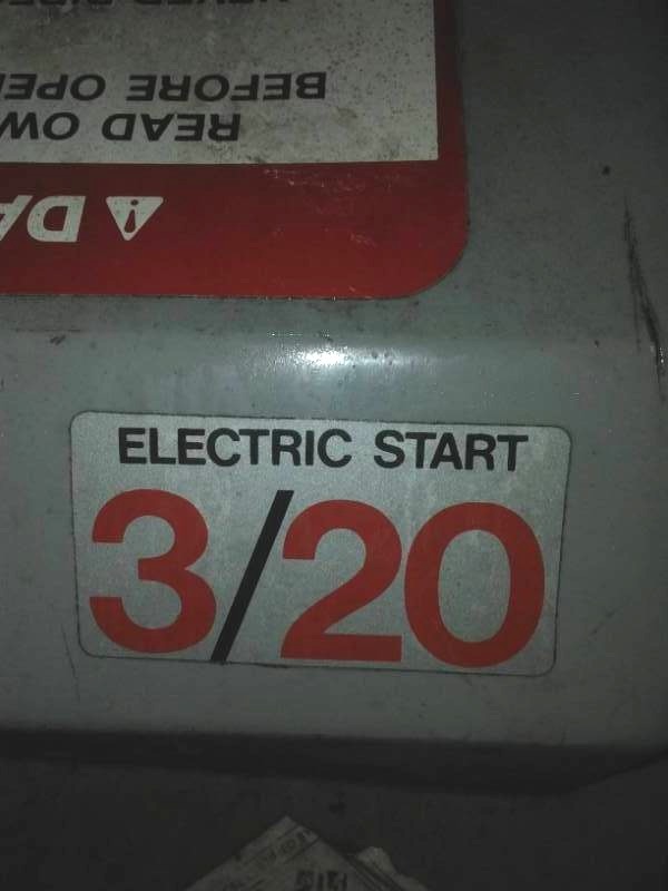 lot 165 image: Snow thrower Craftsman 320 STARTS AND RUNS  electric start single stage.