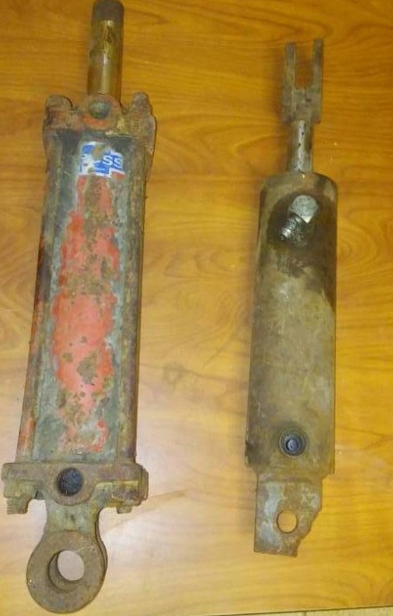 lot 246 image: hydraulic cylinders,