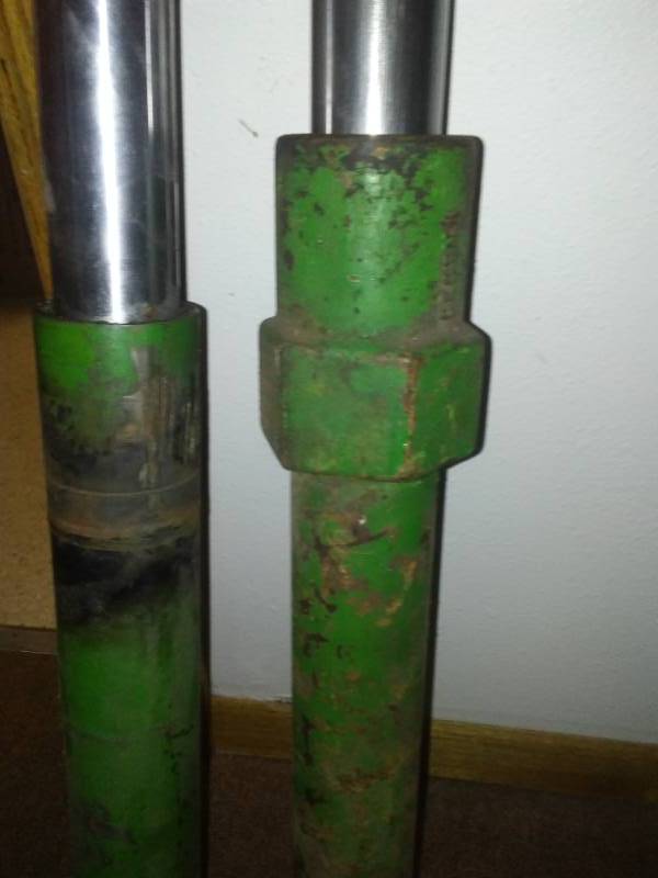 lot 249 image: 2 John Deere Green hydraulic cylinders.