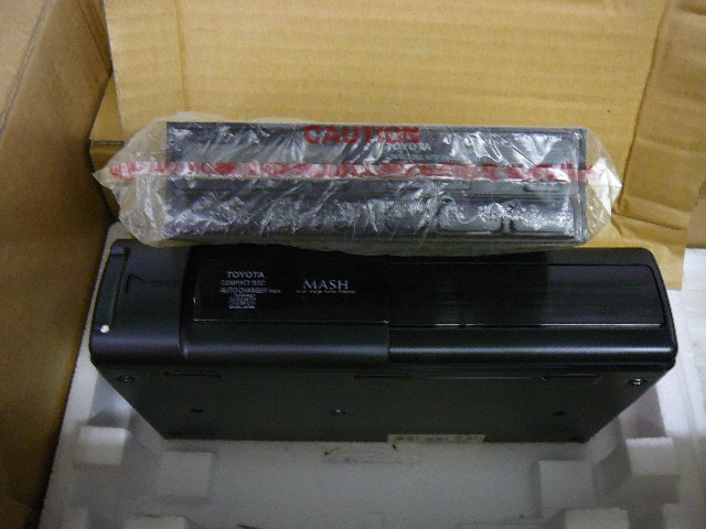 Compact Disc Stereo System for Toyota SUV 2004