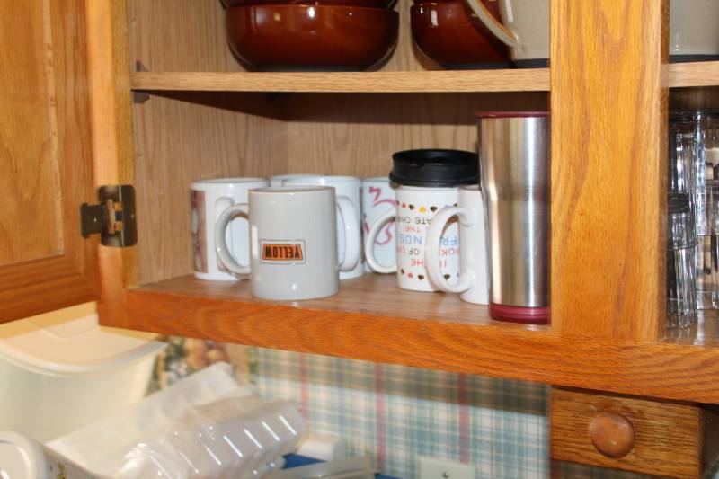 lot 242 image: Plates, Mugs, Glasses