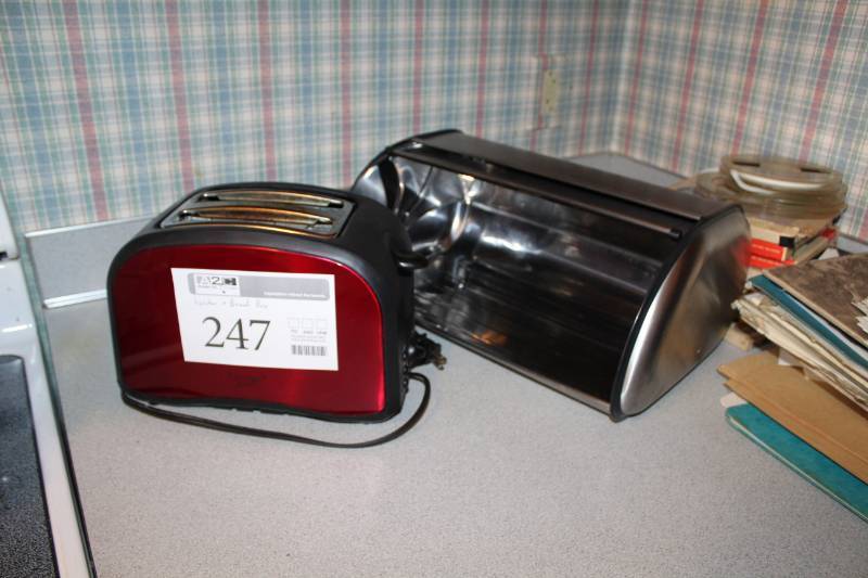 lot 247 image: 2-slice Toaster, Continental Mettalic Bread Box
