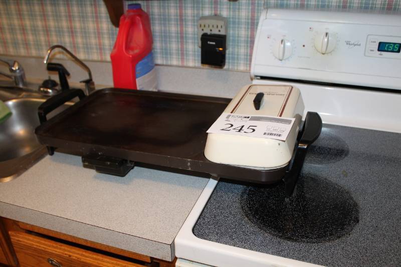 lot 245 image: Electric Griddle