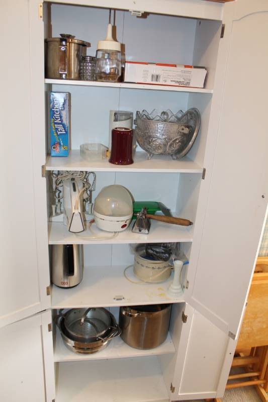 lot 251 image: Pots, Serving Bowls, Oreck Mixer, Popcorn Machine, And More