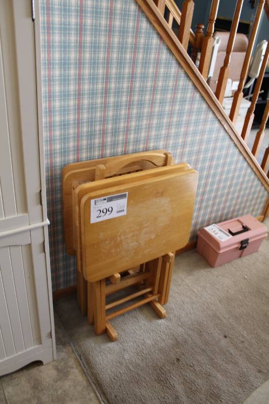 lot 299 image: Wood Folding TV Trays