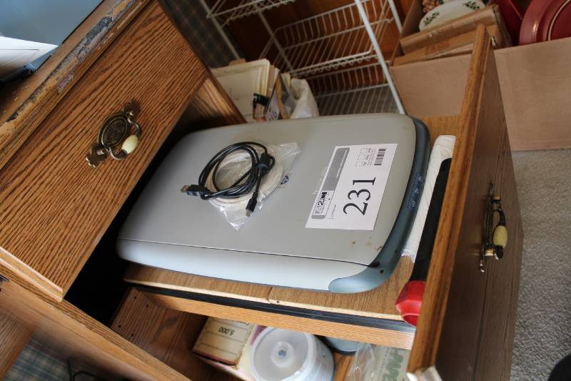 lot 231 image: HP Scanjet 3500C Flatbed Scanner