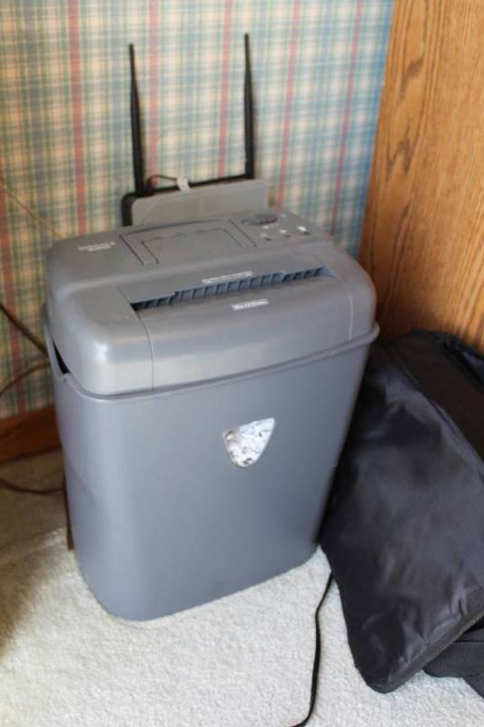 lot 230 image: Insignia Paper Shredder