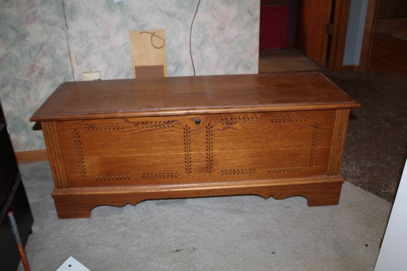 lot 162 image: Lane Virginia Maid Locking Wood Bench w Key