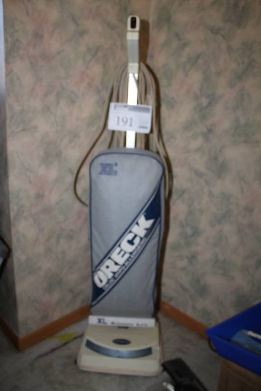 lot 191 image: Oreck XL Extrended Life Vacuum