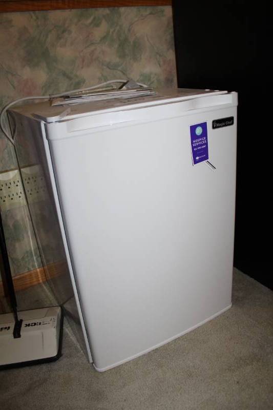 lot 165 image: Magic Chef 2.4cu.ft. Compact Refrigerator w Manual