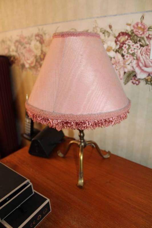 lot 177 image: Table Lamp