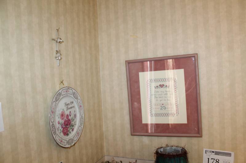 lot 180 image: Lot of (4) Wall Dcor