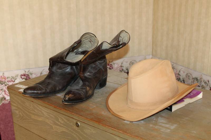 lot 182 image: Cowboy Hat, Cowboy Boots