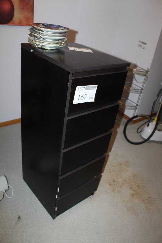 lot 167 image: Dresser w 5-Drawers