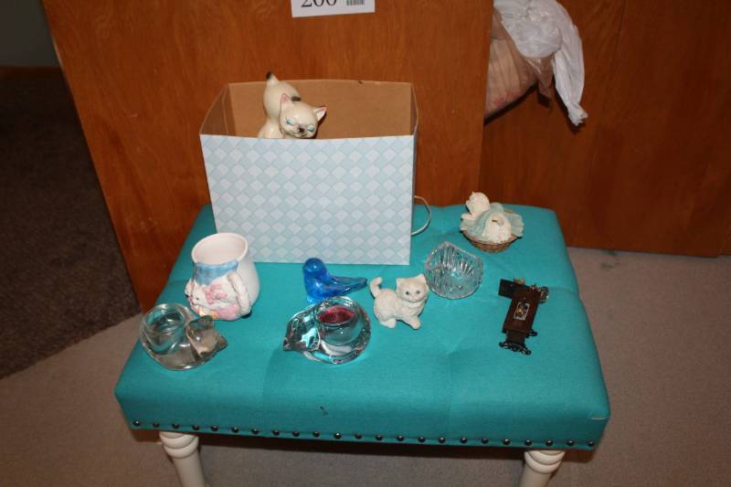 lot 200 image: Animal Knick-knacks Collection