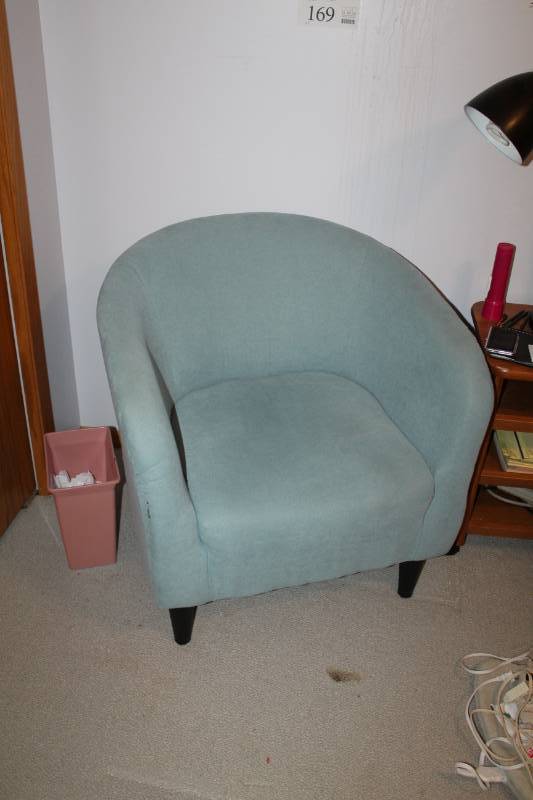 lot 169 image: Living Room Chair