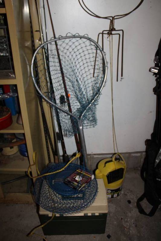 lot 277 image: Fishing Equipment - 4) Fishing Rods w Reels, Tackle Box, Bait Buckets, Live Cage Fish Net