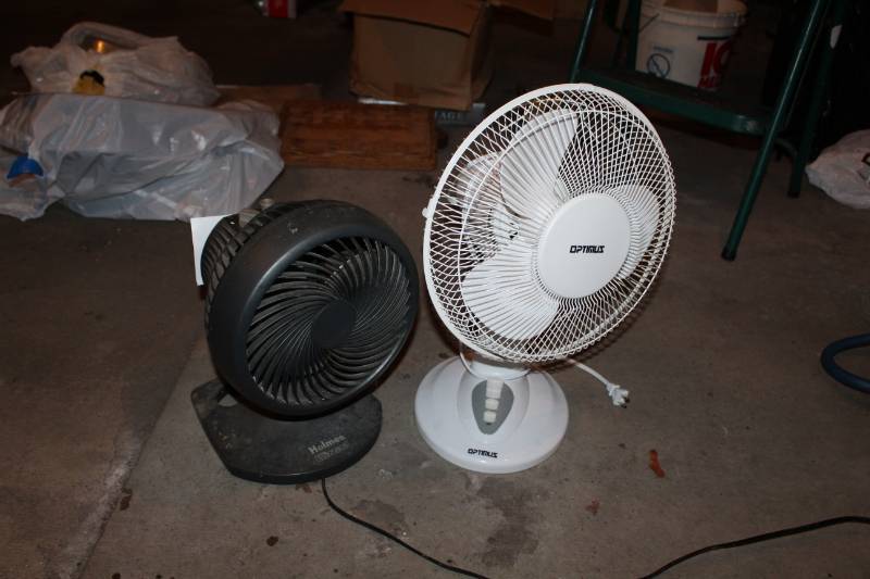 lot 288 image: Lot of (2) Table Fans - Holmes, Optimus