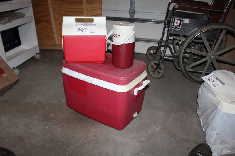 lot 297 image: Lot of (4) Coolers, Zero Filter Pitcher - Rubbermaid, Igloo, Coleman