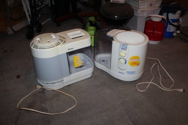 lot 287 image: Lot of (2) Holmes Humidifiers