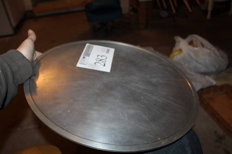 lot 283 image: Round Metal Top
