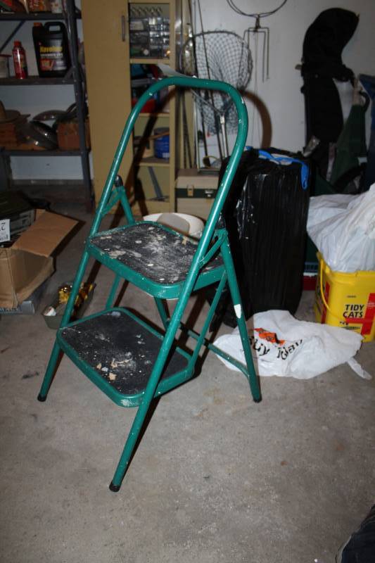 lot 282 image: 2-Step Step Stool
