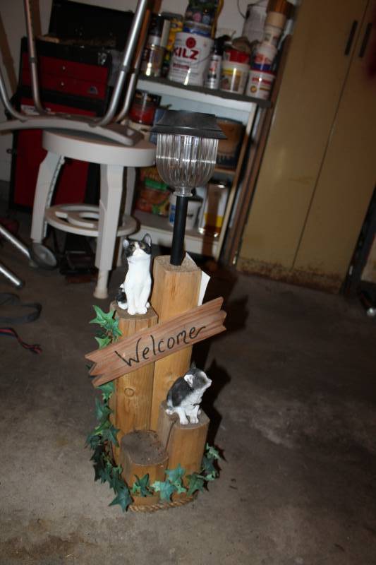 lot 268 image: Kitten Welcome Solar Lighted Garden Dcor