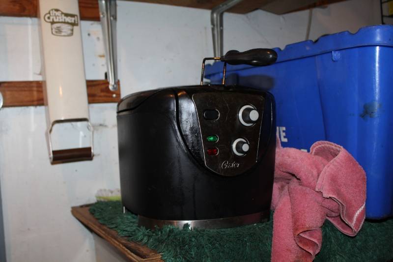 lot 270 image: Coffee Maker, Oster Deep Fryer