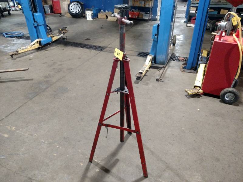 lot 20 image: Under Hoist Stabilizer Jack...