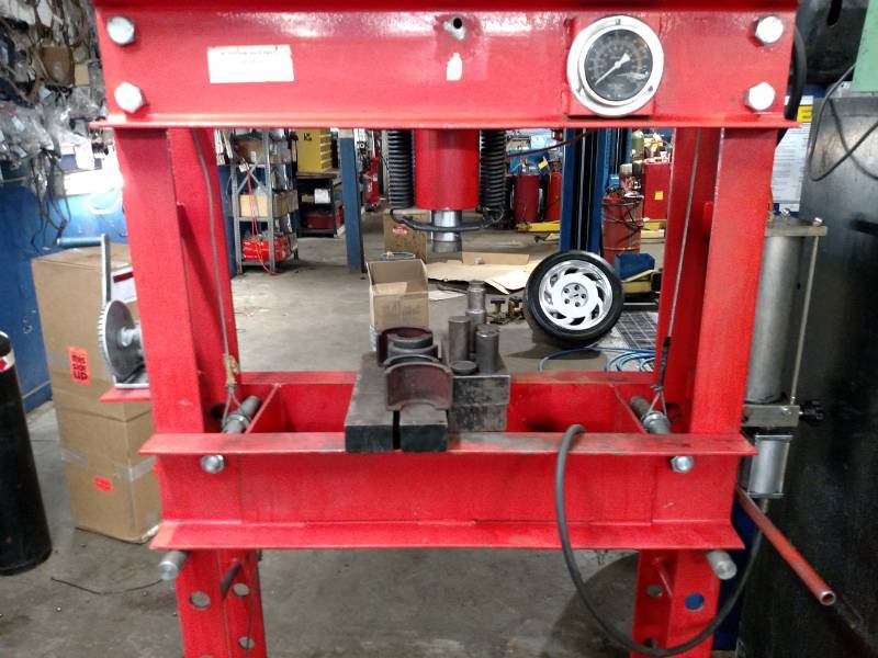 lot 39 image: H-Frame Press, 45 Ton Capacity, 32...