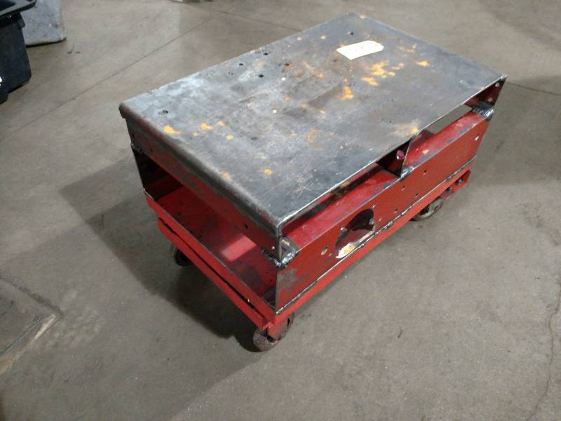 lot 124 image: Cart, 32x20...