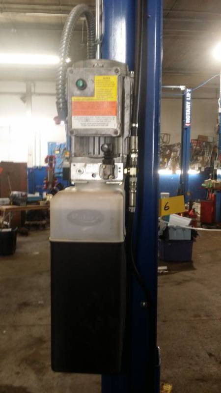lot 6 image: Rotary Lift 2 Post Hoist, 9,000 lb....