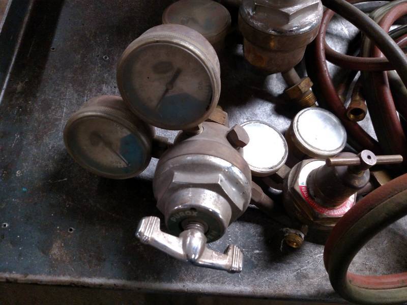 lot 211 image: OxyAcetylene Torch Hoses & (3) Gau...