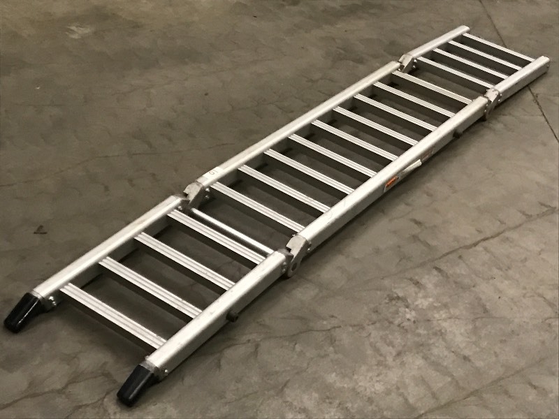 lot 10 image: Extreme-Max Aluminum Ramp