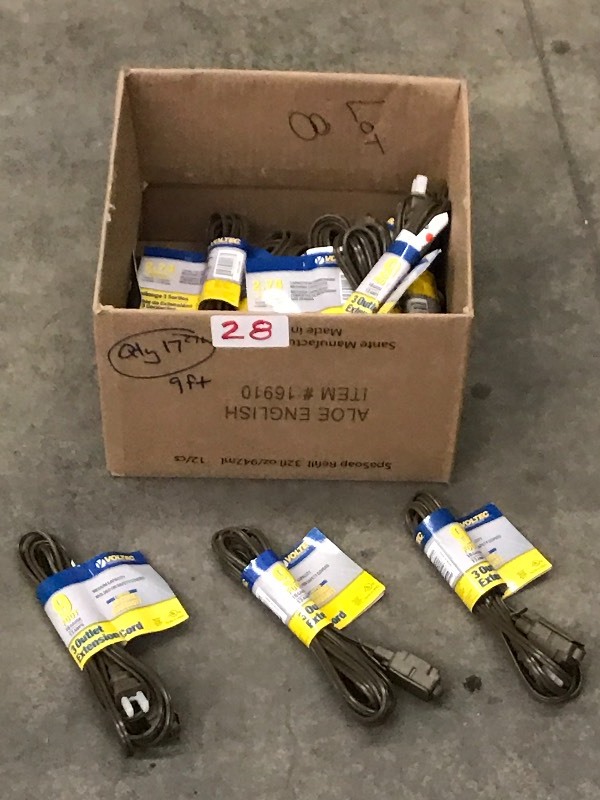 lot 28 image: (17) 9ft Extension Cords
