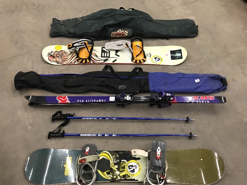 lot 4 image: Lot Of (2) Snowboards With Binding...