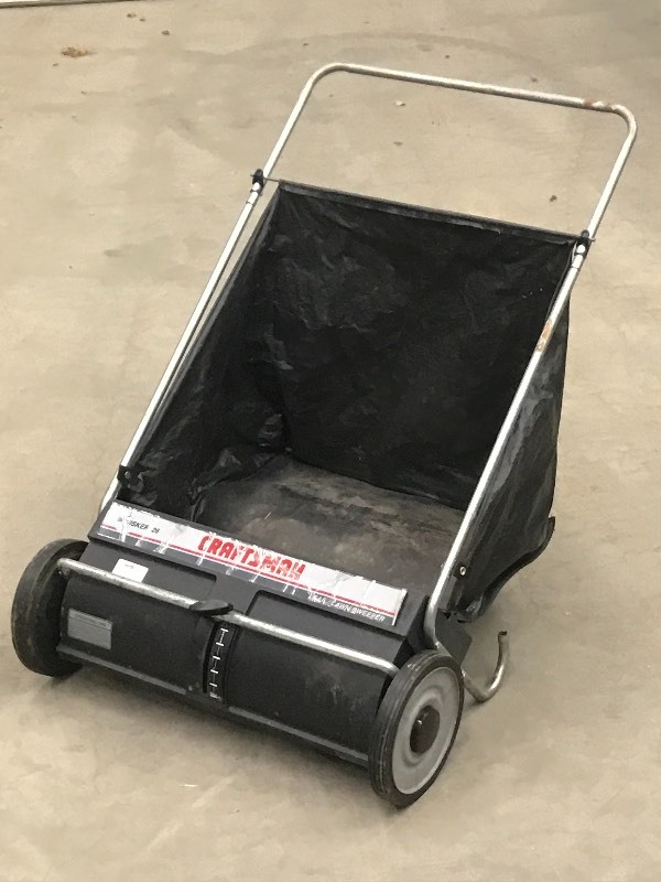 lot 7 image: Craftsman Whisker-26 Leaf  Lawn ...