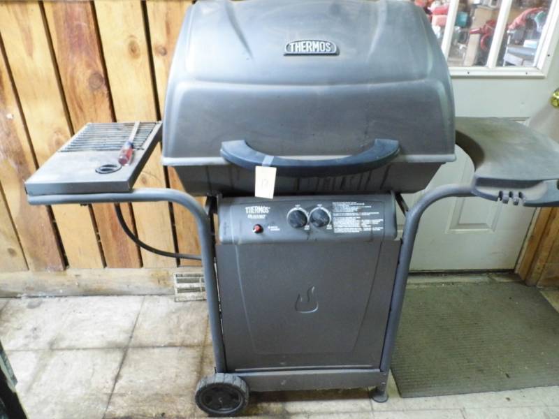 lot 12 image: Thermos  Quickset Traditional Grill
