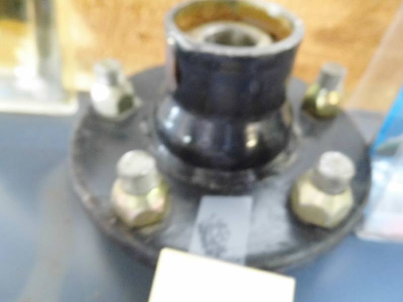 lot 35 image: 5 Bolt Hubs