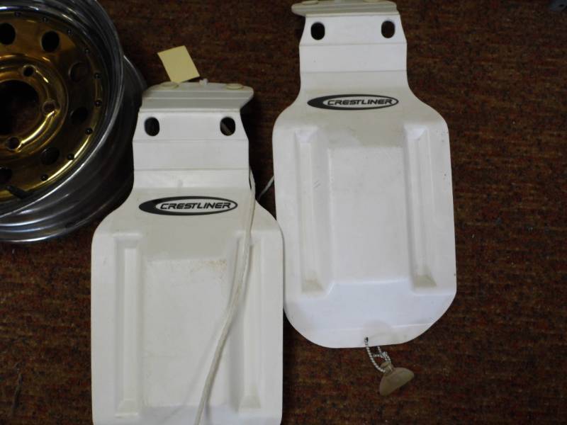 lot 102 image: Crestliner Dock Bumpers