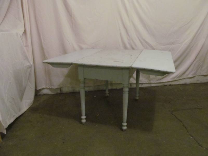 lot 3 image: Vintage drop leaf table