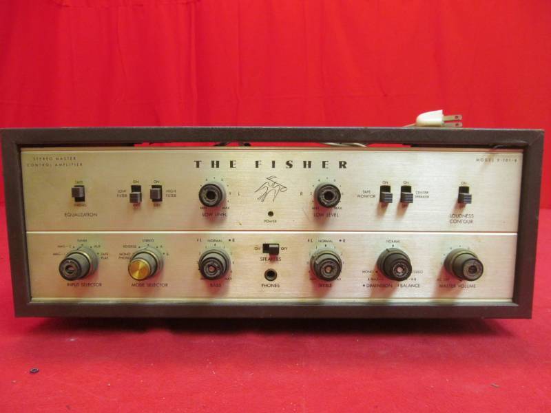 lot 30 image: The Fisher stereo master control amplifier model X101-B