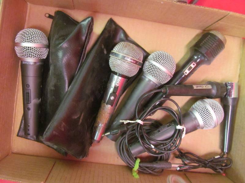 lot 37 image: Variety of microphones (Carol, 3 Shure SM 58, Shure PE 585)